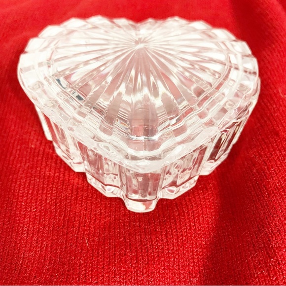 Unbranded Clear Cut Heart Shaped Glass Trinket Box with Lid Starburst Valentines - Picture 5 of 12
